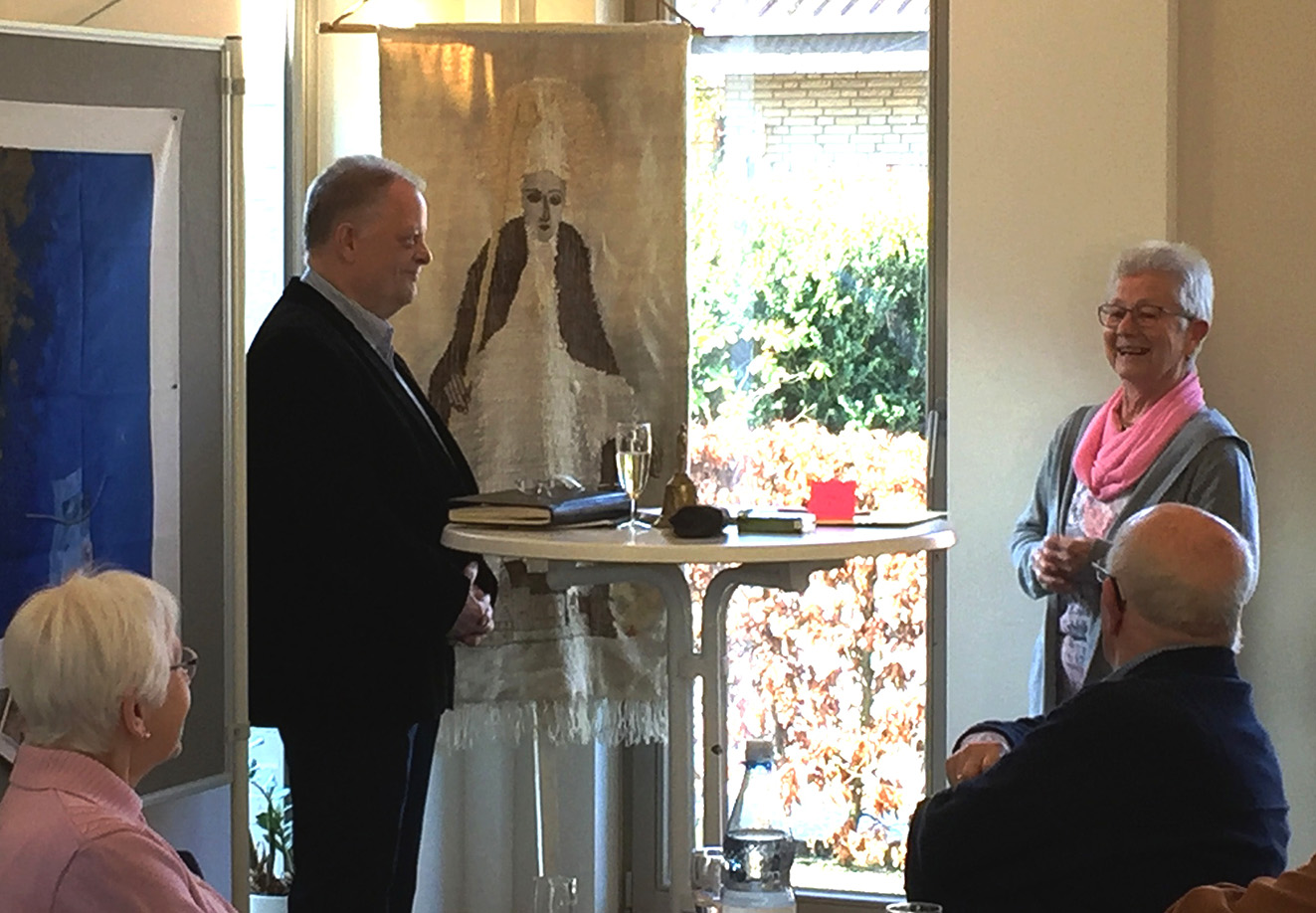 Wilhelmine überraschte die Gäste und Albert Heinecke mit einem selbstgestickten Ludgerus-Bildnis